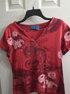 Women's Red Floral Paisley Short Sleeve Cotton Tee Size L